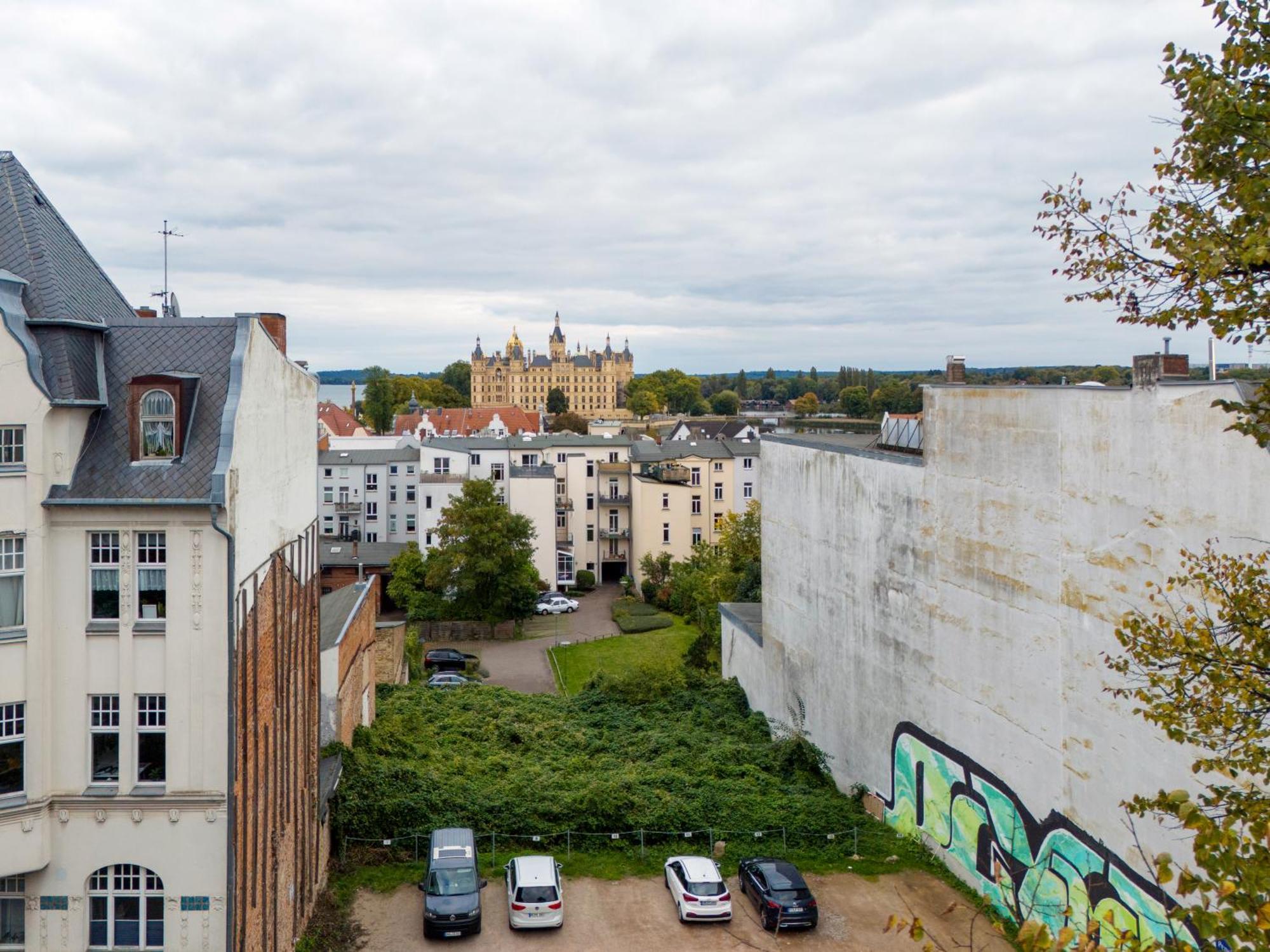 Schlosskoenig - Modernes & Zentrales Apartment Mit Balkon Und Arbeitsplatz Schwerin  Bagian luar foto