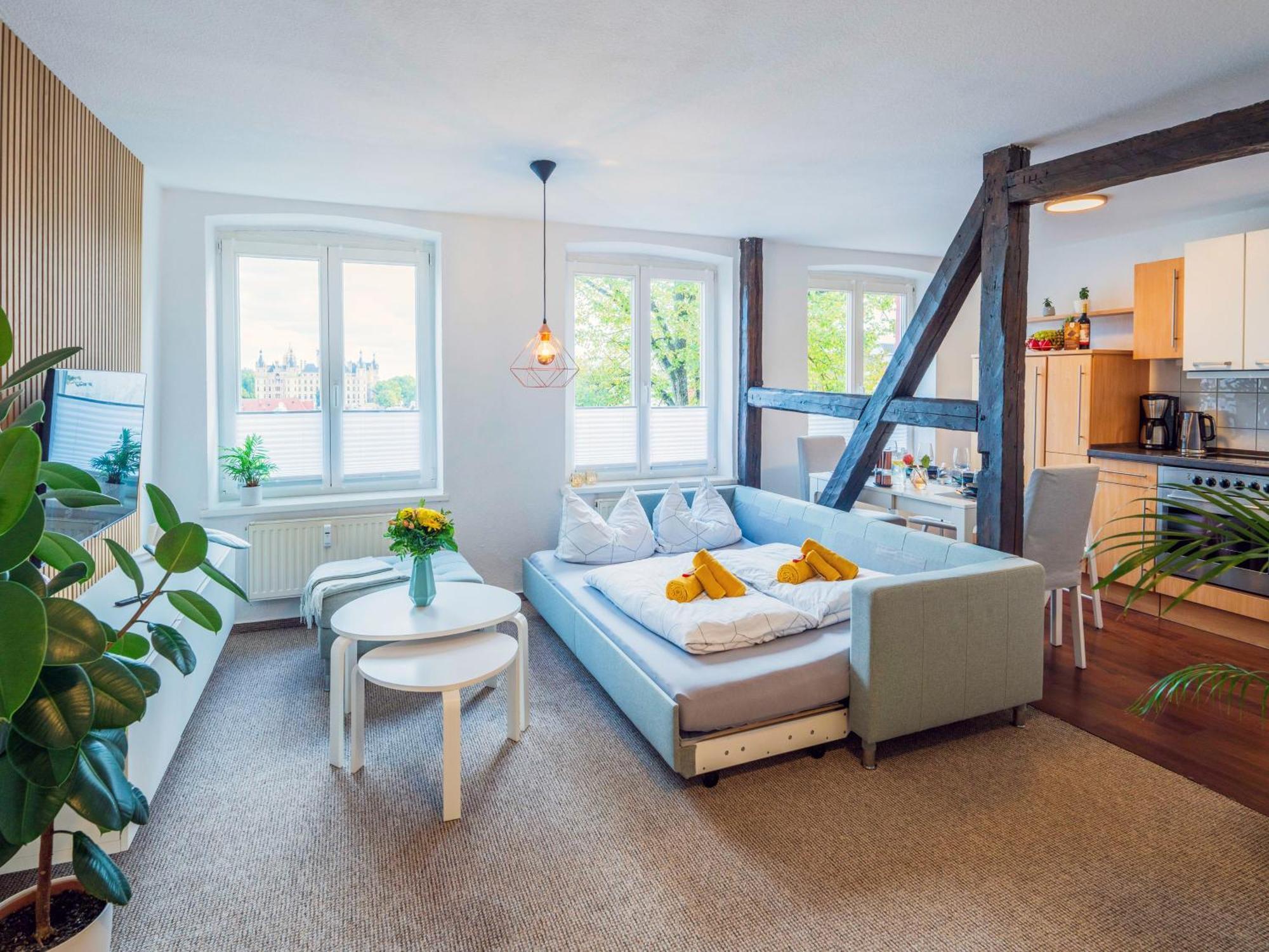 Schlosskoenig - Modernes & Zentrales Apartment Mit Balkon Und Arbeitsplatz Schwerin  Bagian luar foto