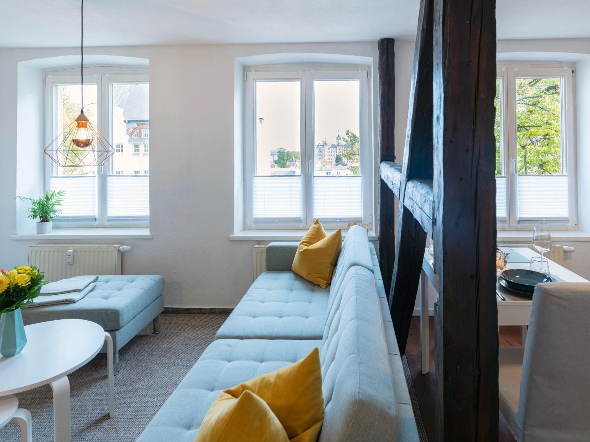 Schlosskoenig - Modernes & Zentrales Apartment Mit Balkon Und Arbeitsplatz Schwerin  Bagian luar foto